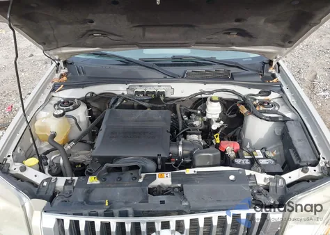 2010 Mercury Mariner Premier z USA, uszkodzony, nr VIN 4M2CN8HG2AKJ07405